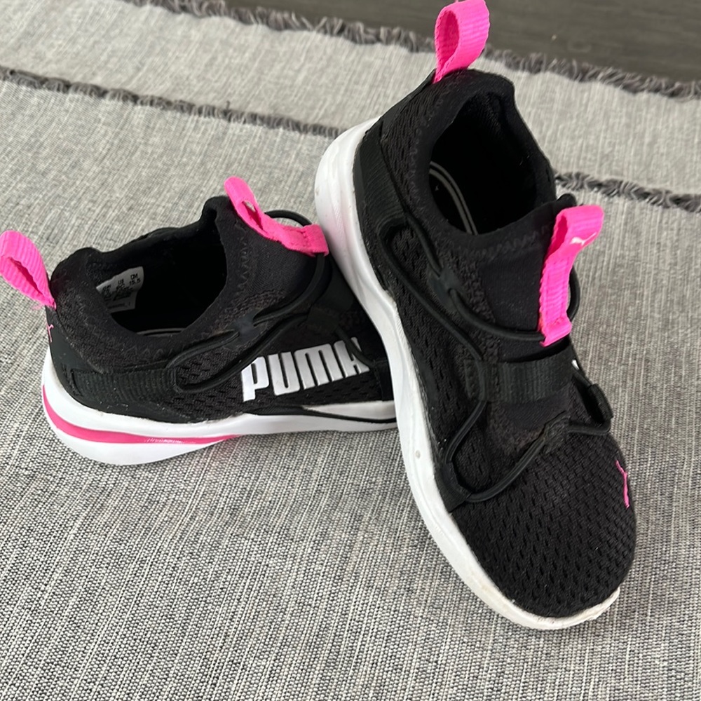 Puma | Girls Pink and Black Slip On Sneakers